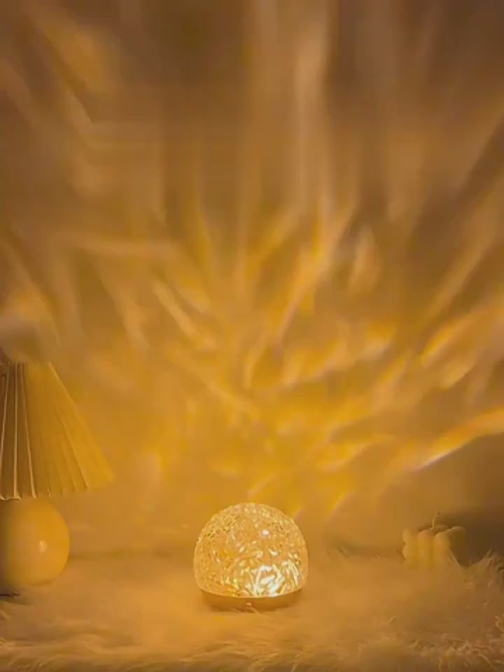 Video: La Marée casting rippling light across a room